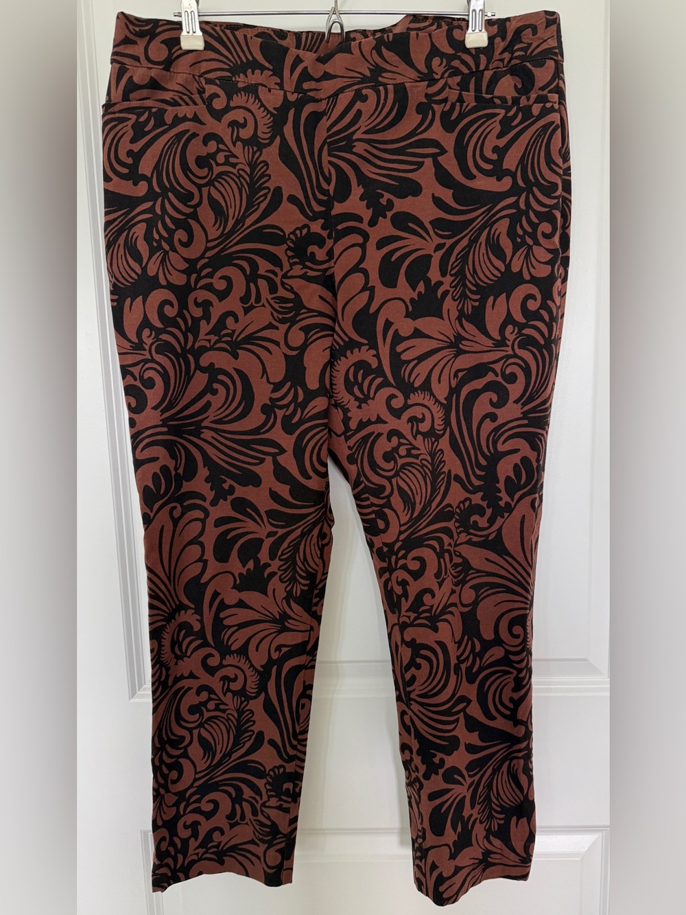 Chico's Black and Brown Baroque-Style Stretch Leggings